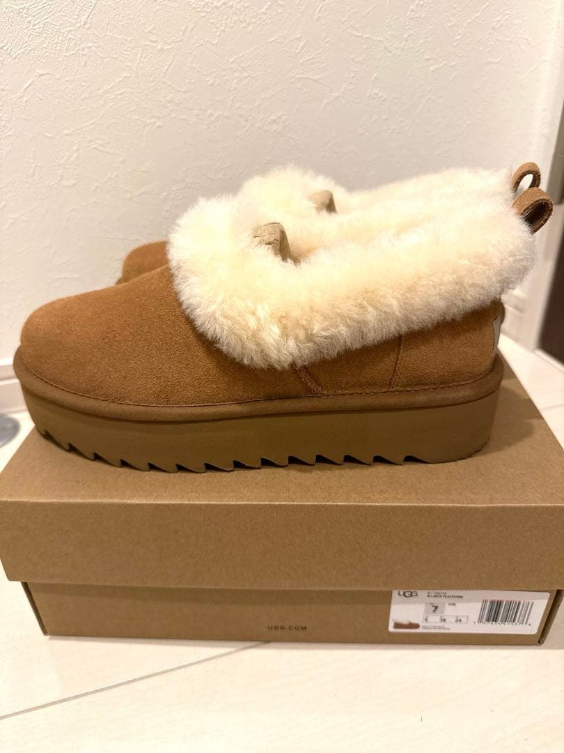 UGG I-NITA PLATFORMサイズ7 24CM