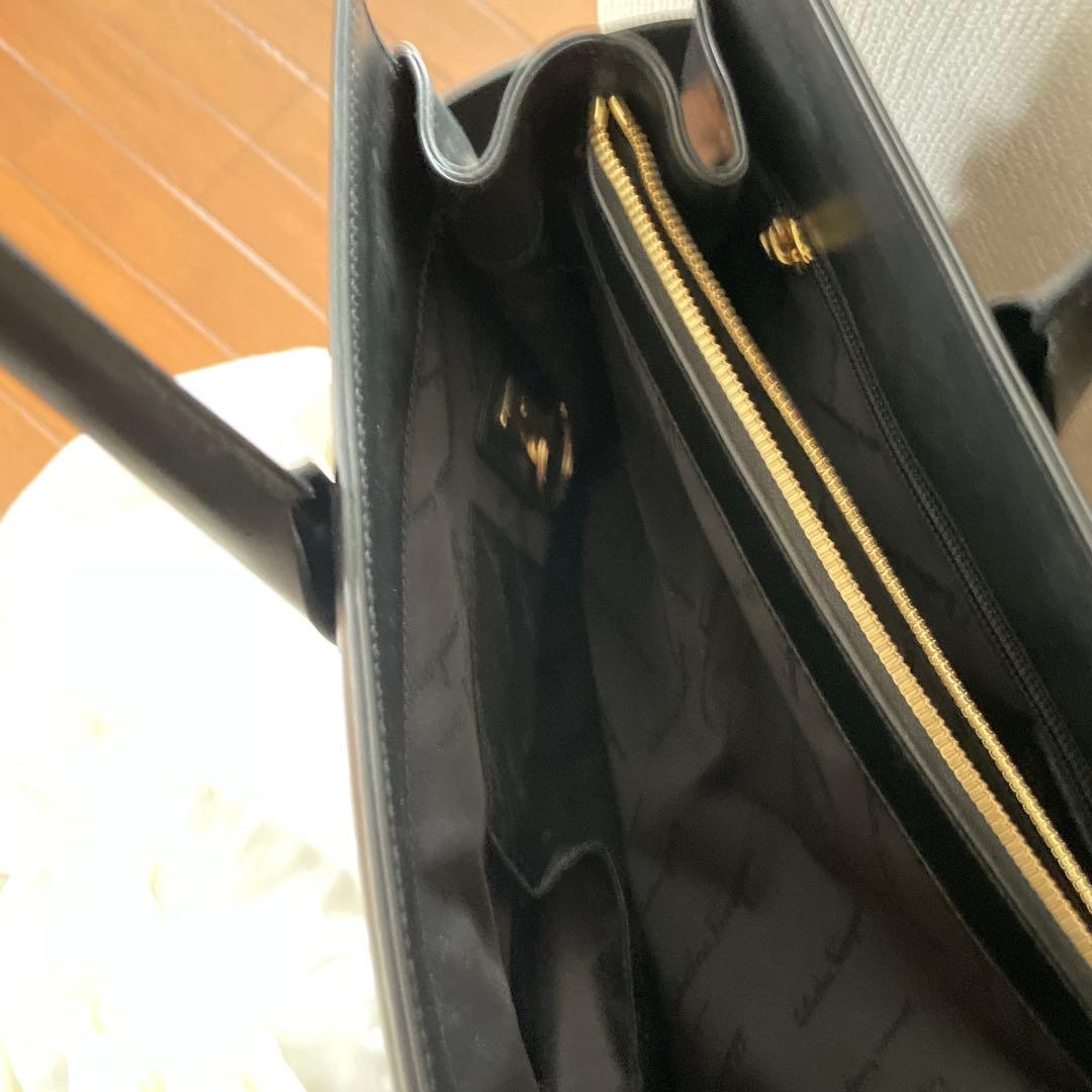 新品　レザートートバッグ ゴールド金具付き