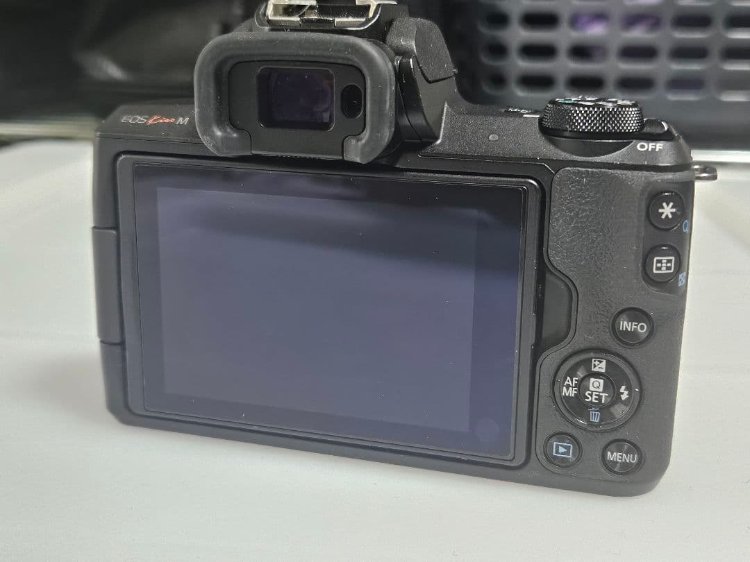 Canon EOS Kiss M EF-M18-150 レンズキット ブラック