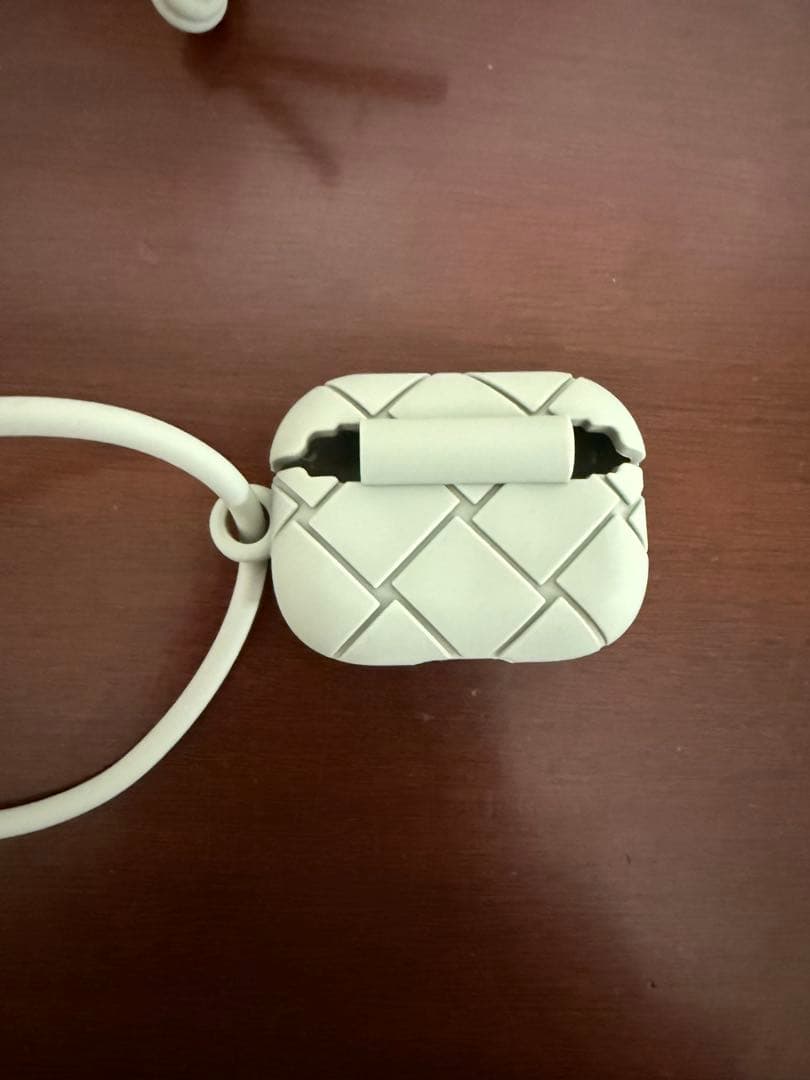 Bottega Veneta AirPodsProケース　イントレチャート