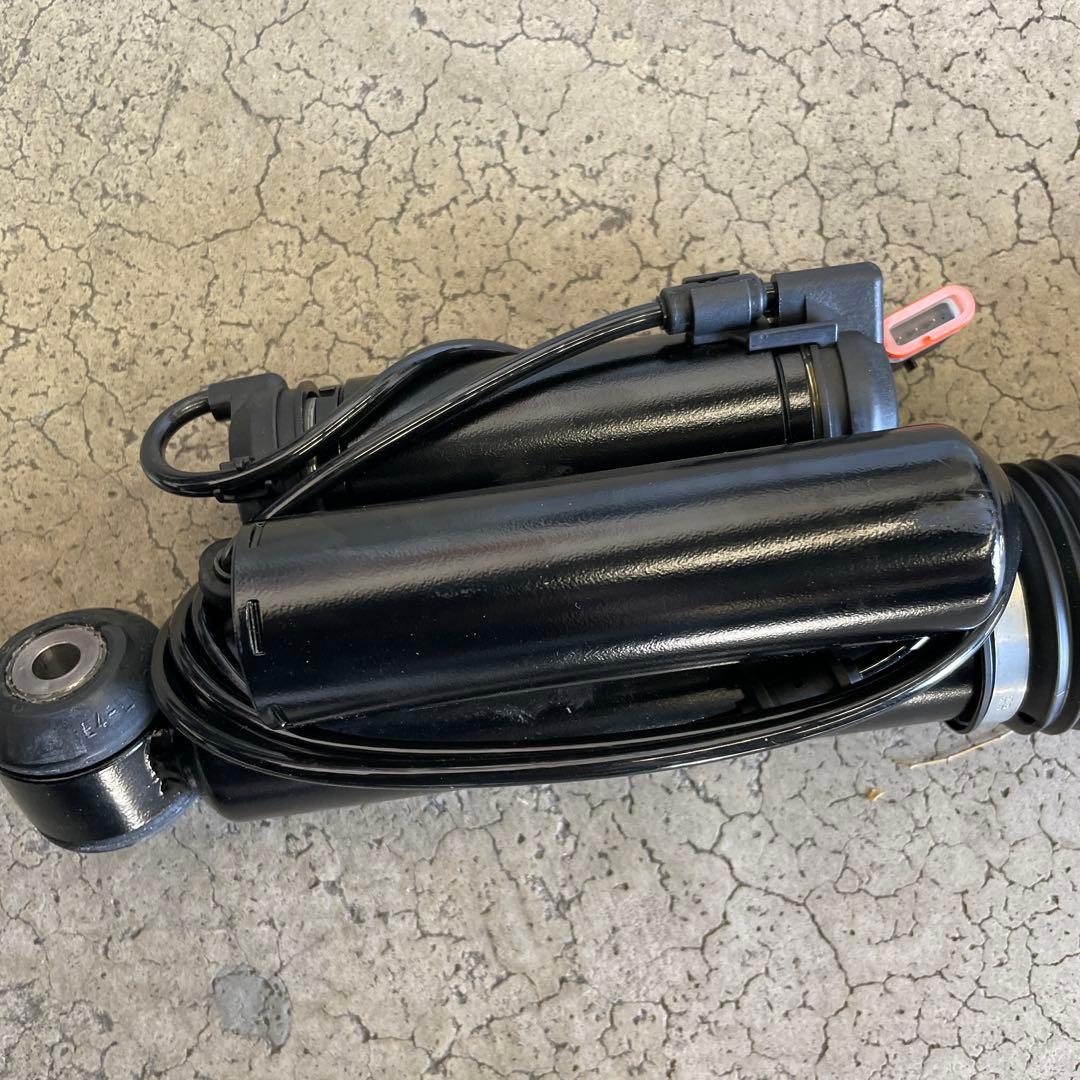 メルセデスベンツ　Eクラス　w211ワゴン　リアショックアブソーバー　未使用品