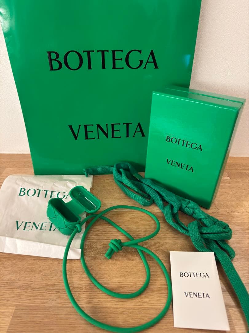ほぼ新品極美品　ボッテガヴェネタ　Airpods Pro ケース パラキート 緑
