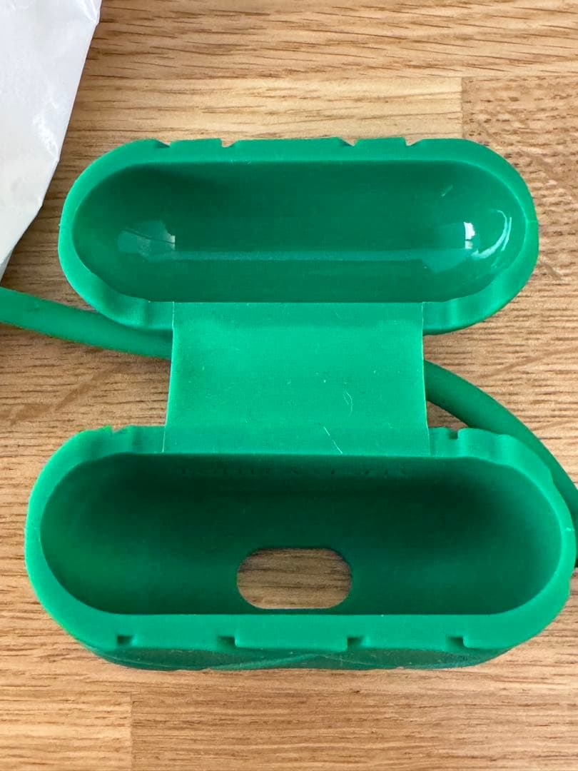 ほぼ新品極美品　ボッテガヴェネタ　Airpods Pro ケース パラキート 緑