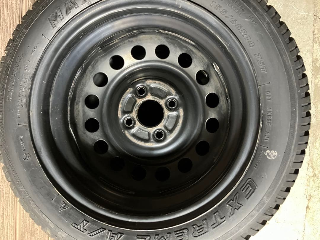 専用155/65r14 25年 送料込み ゴツゴツタイヤ ホワイトレター4本