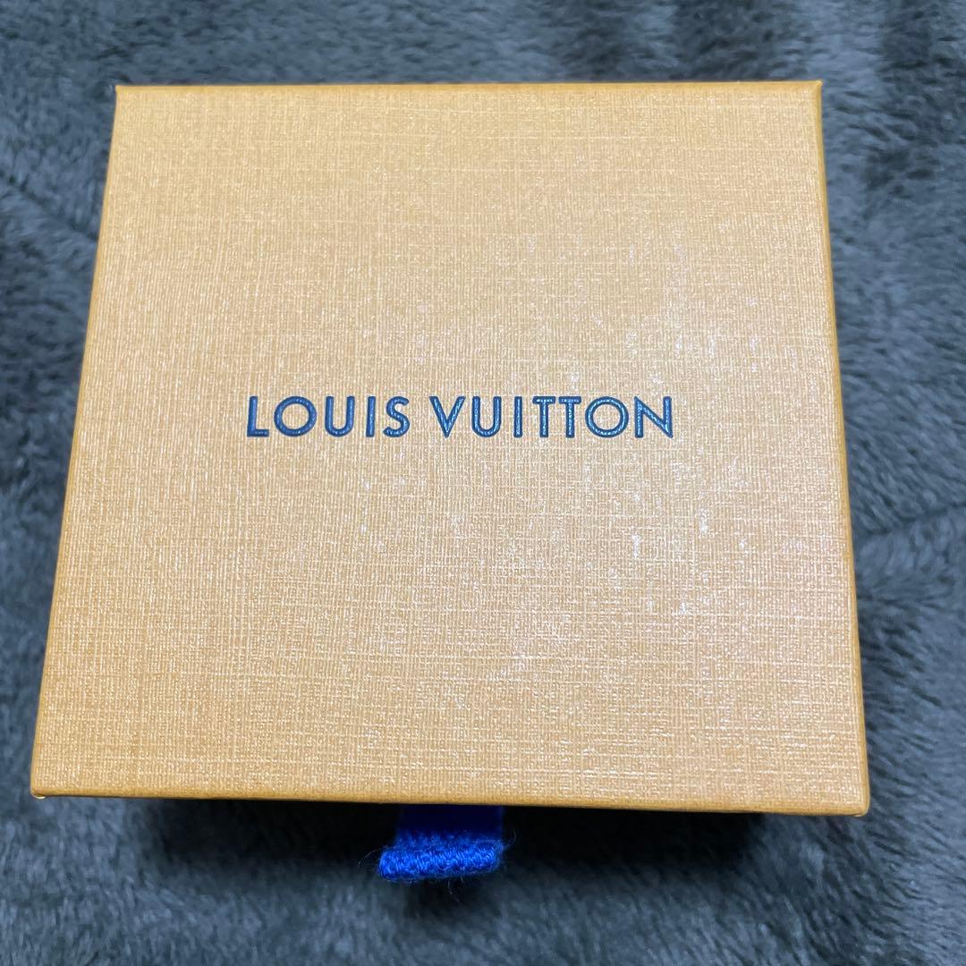 LOUIS VUITTON V字型ネックレス