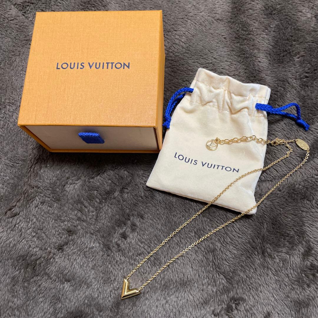 LOUIS VUITTON V字型ネックレス