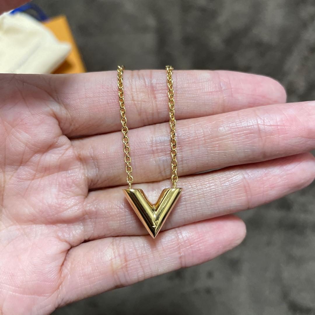 LOUIS VUITTON V字型ネックレス