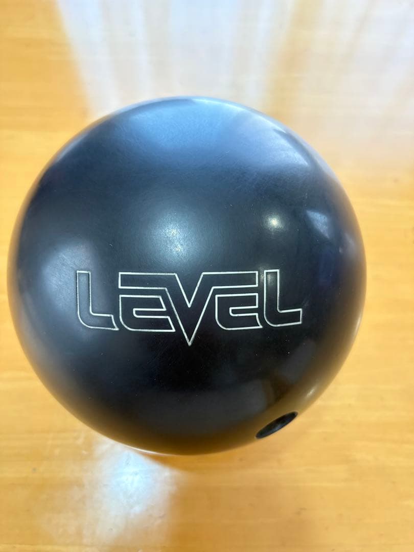 LEVEL 15ポンド　ボウリングボール 2穴 STORM