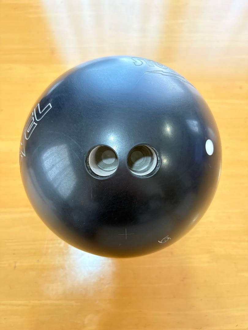 LEVEL 15ポンド　ボウリングボール 2穴 STORM