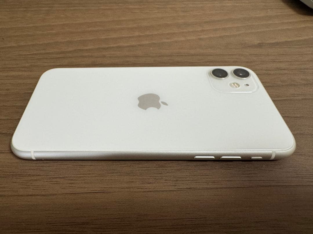 【美品】iphone11（ホワイト128GB） ※simロック解除済・箱あり