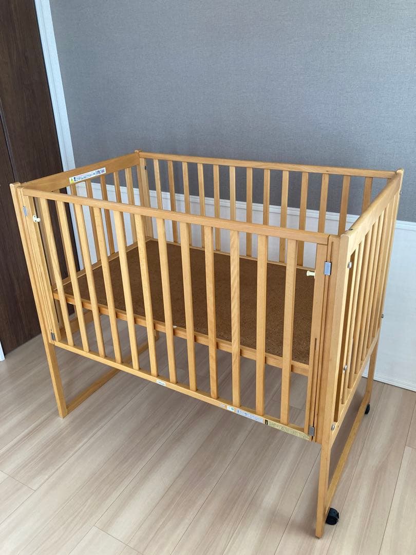 ヤマサキ木製ベビーベッド キャスター付き