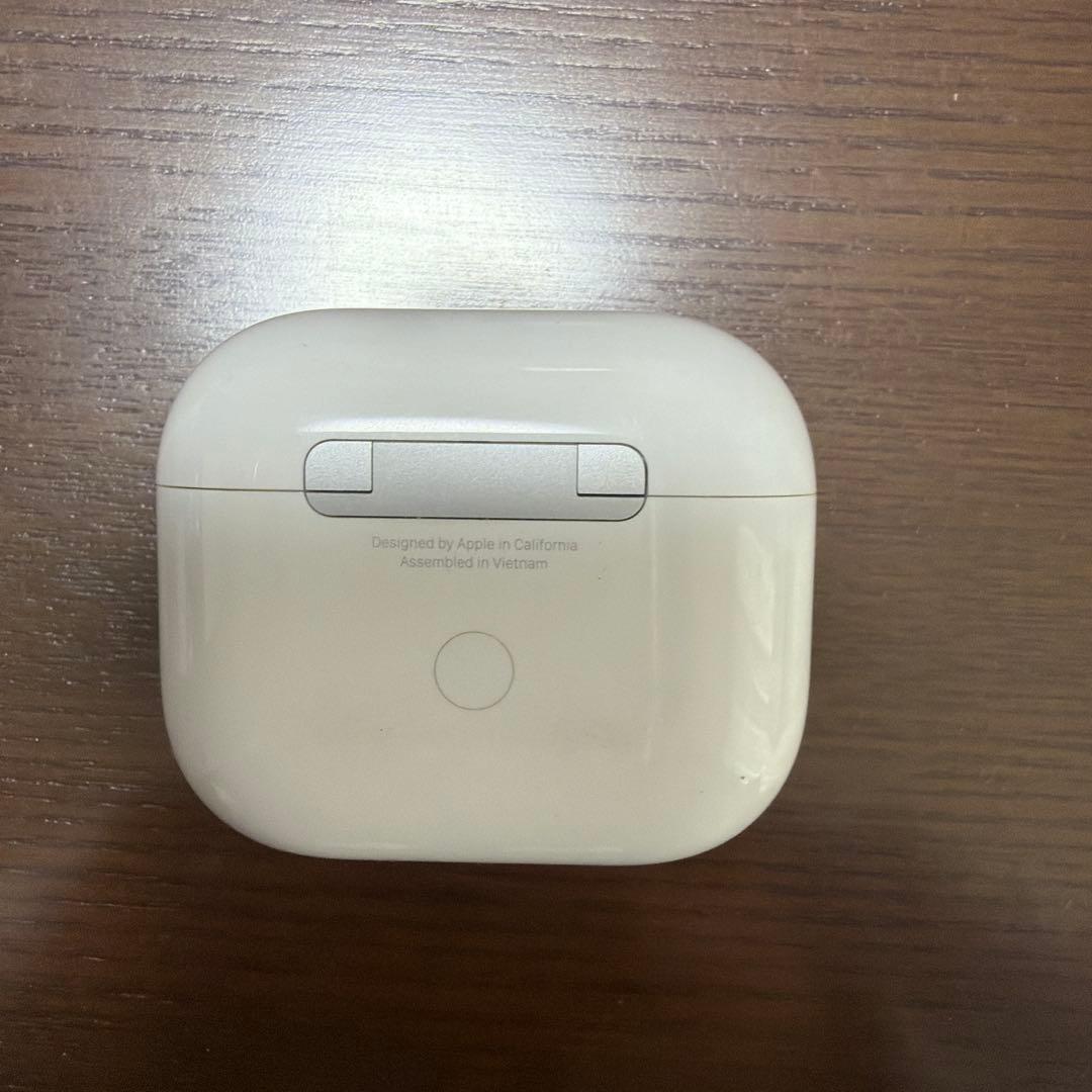 AirPods本体 ホワイト 充電ケース付き　第3世代　1カ月使用のみ