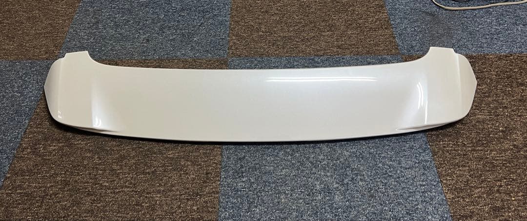 トヨタプリウスアルファリアスポイラー