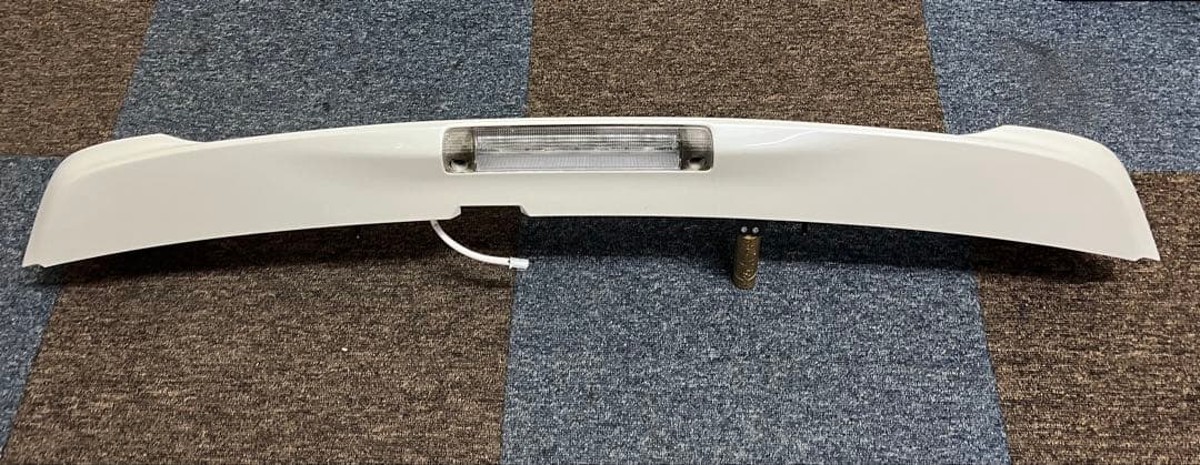 トヨタプリウスアルファリアスポイラー