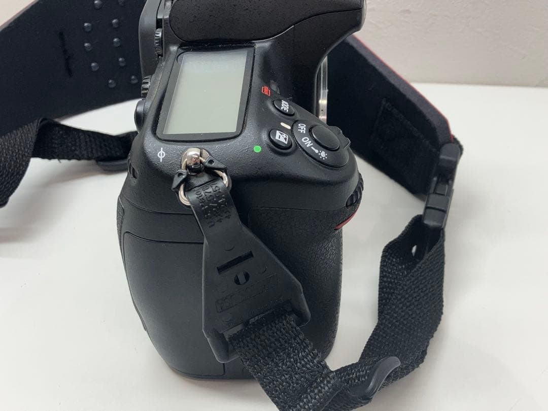 Nikon D300 デジタル一眼レフNIKKOR 18-200mm VR【⑤】