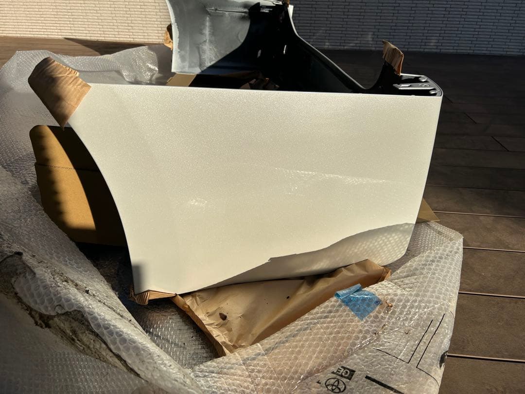 新品TOYOTAアルファードのリアバンパー（パールホワイト）