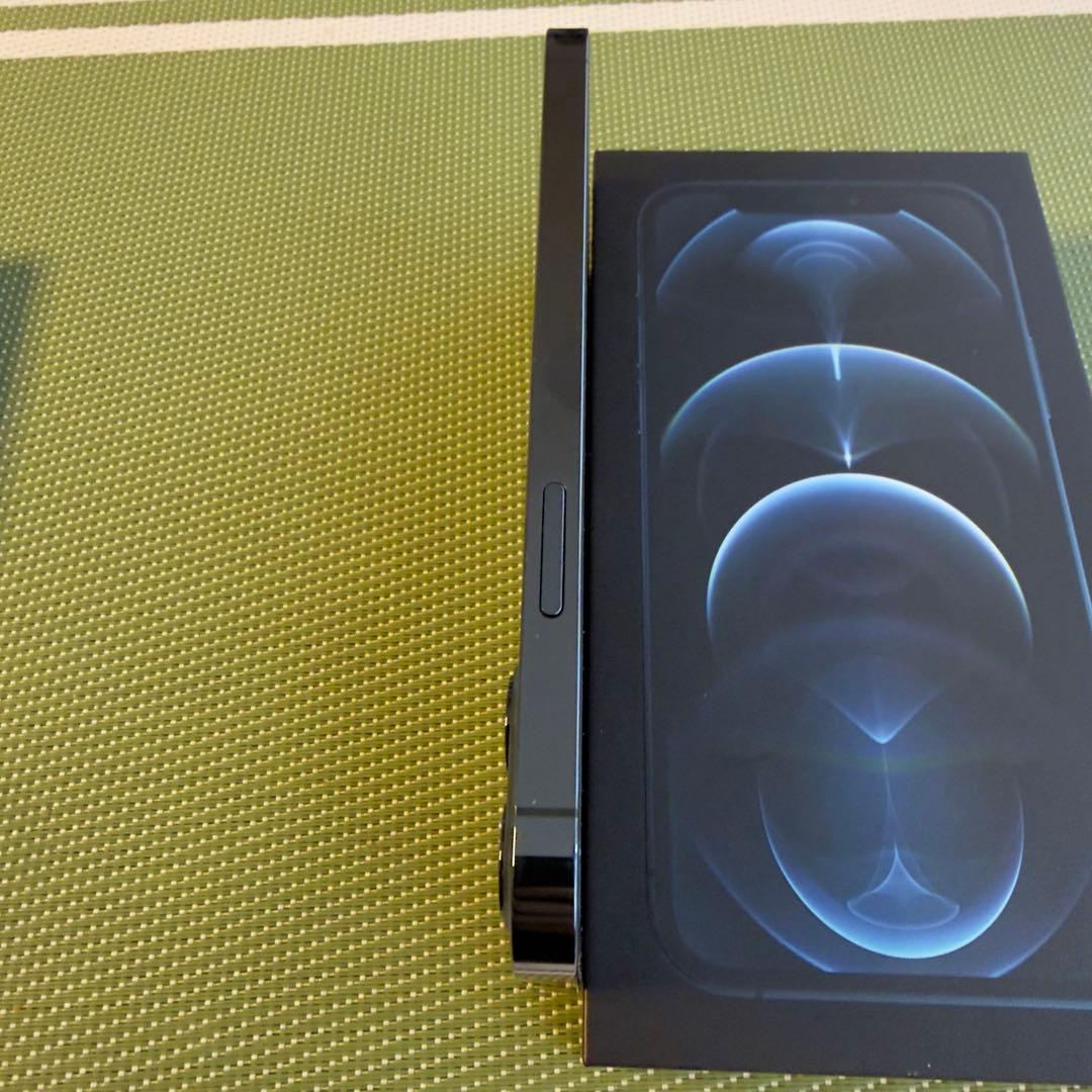 雪　Apple iPhone 12 Pro 128gb