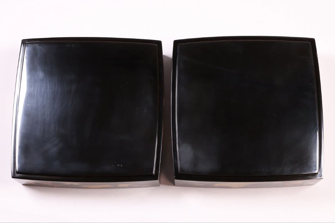 【MA941】輪島塗 宝尽くし蒔絵 二段重 木製漆器 漆芸 重箱 金蒔絵 黒 朱