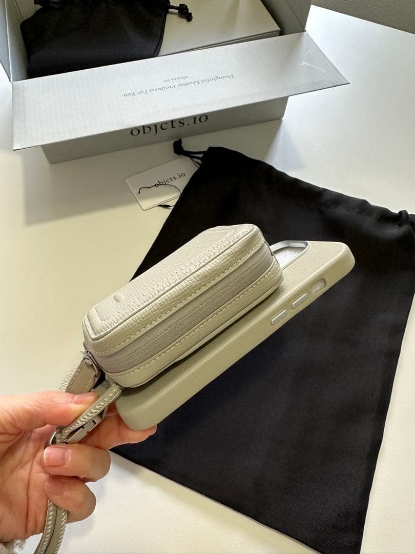 objcts.io マイクロバッグ iPhone14Pro ホワイトベージュ
