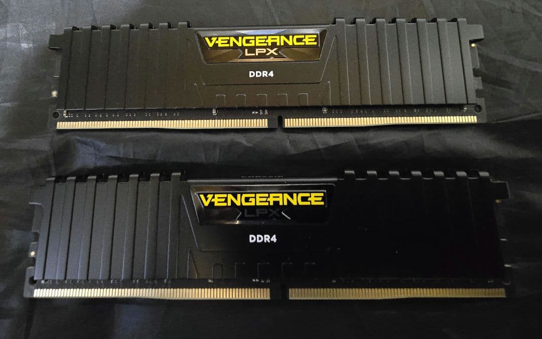 Corsair DDR4 2666Mhz メモリ 16GB（8GBx2）