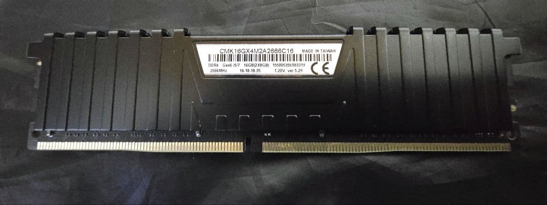 Corsair DDR4 2666Mhz メモリ 16GB（8GBx2）