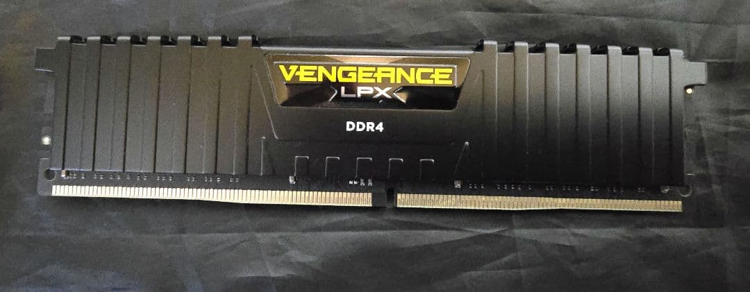 Corsair DDR4 2666Mhz メモリ 16GB（8GBx2）