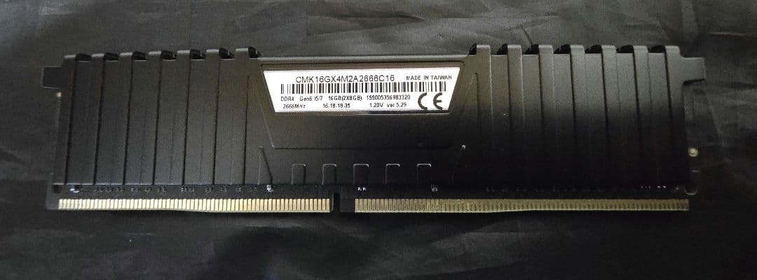 Corsair DDR4 2666Mhz メモリ 16GB（8GBx2）