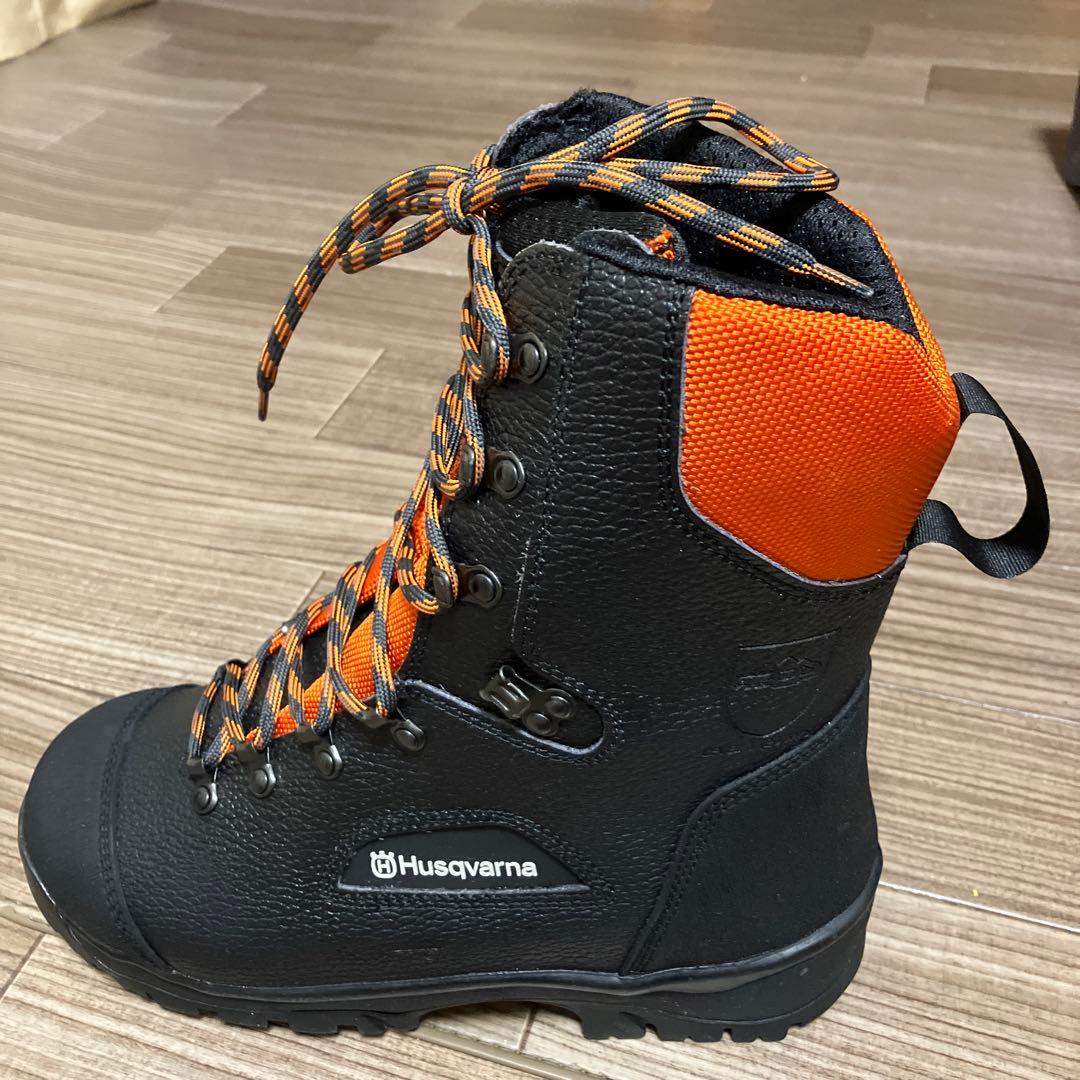 Husqvarna チェーンソーブーツ