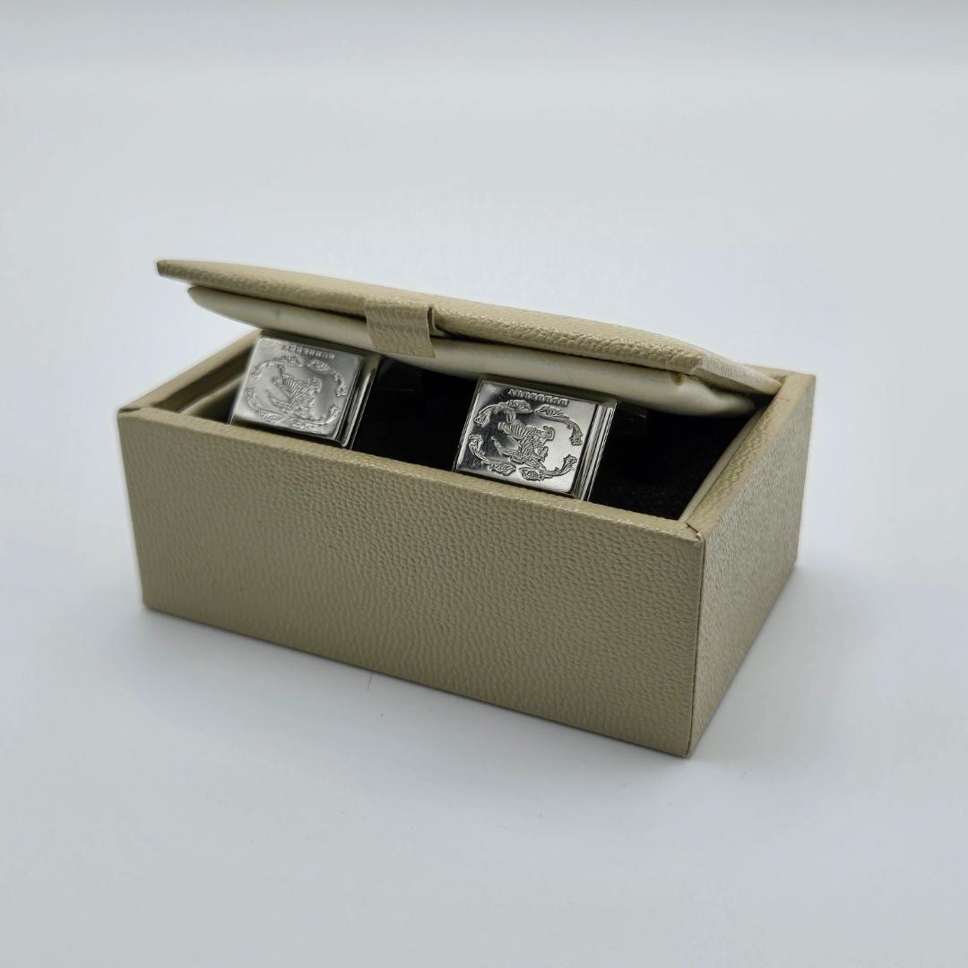 バーバリーのメンズカフスボタン（スターリングシルバー）