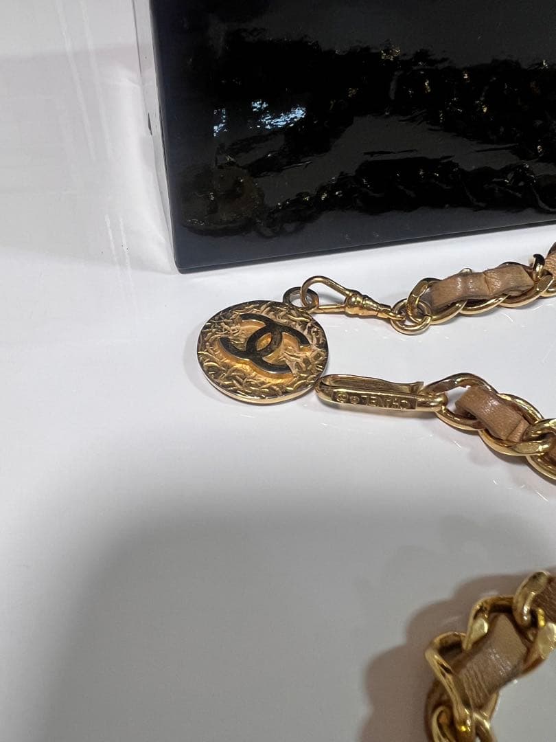 CHANEL チェーンベルト メダル付き(外箱無し)