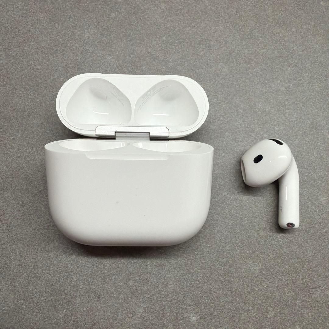 AirPods4（ノイキャンモデル）本体 片耳のみ（R)ホワイト 充電ケース付き