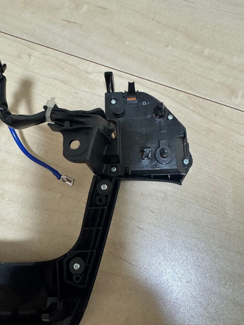 プリウス　50 後期　ステアリング　スイッチ