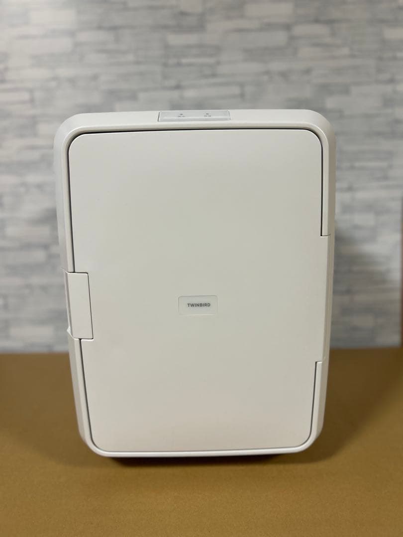 【展示未使用品】HR-EB08W 2電源式ポータブル電子適温ボックス