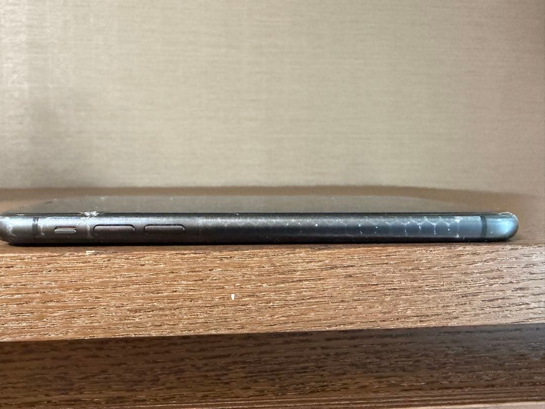 ジャンク品iPhone11 128GB 画面割れ