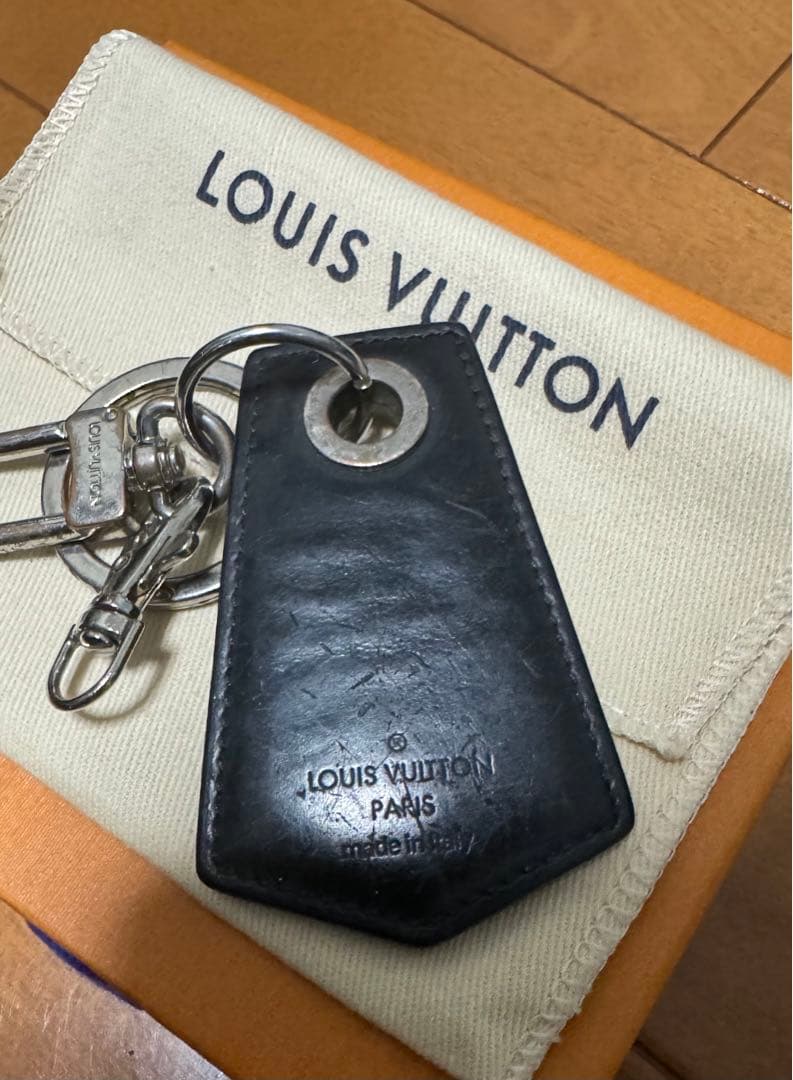 LOUIS VUITTON 黒 レザー キーリング