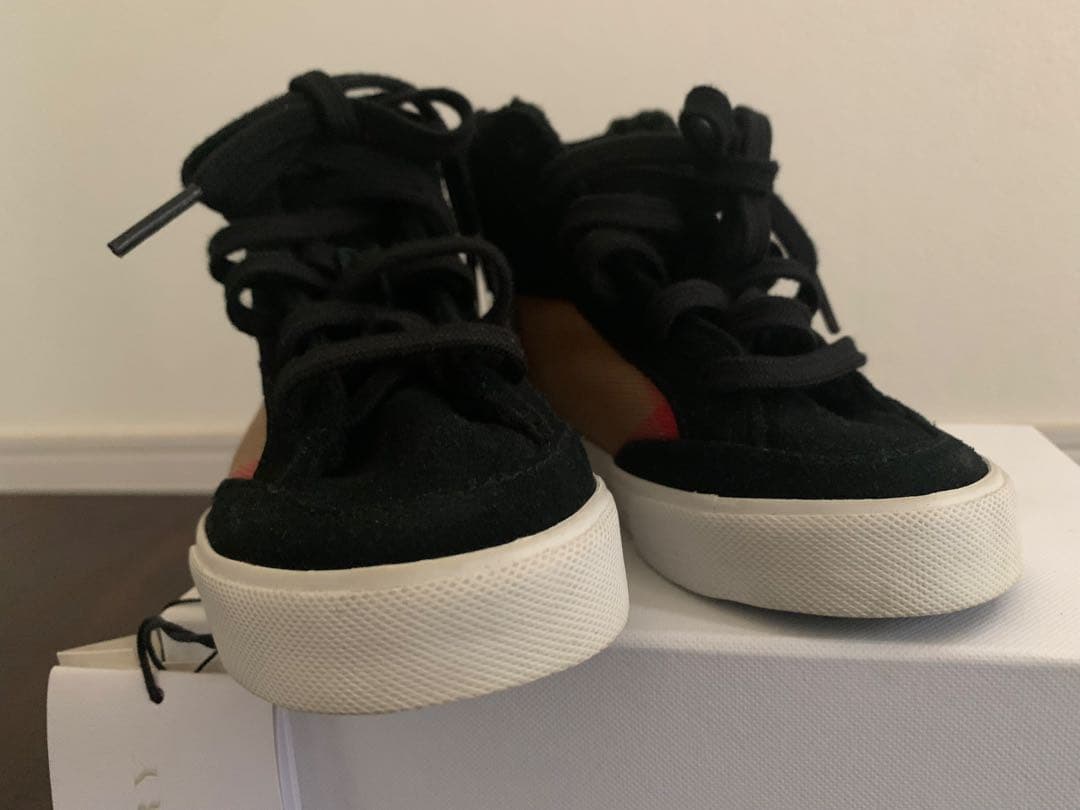 新品タグ付き！　バーバリーチルドレン　スニーカー 黒 チェック柄　14cm