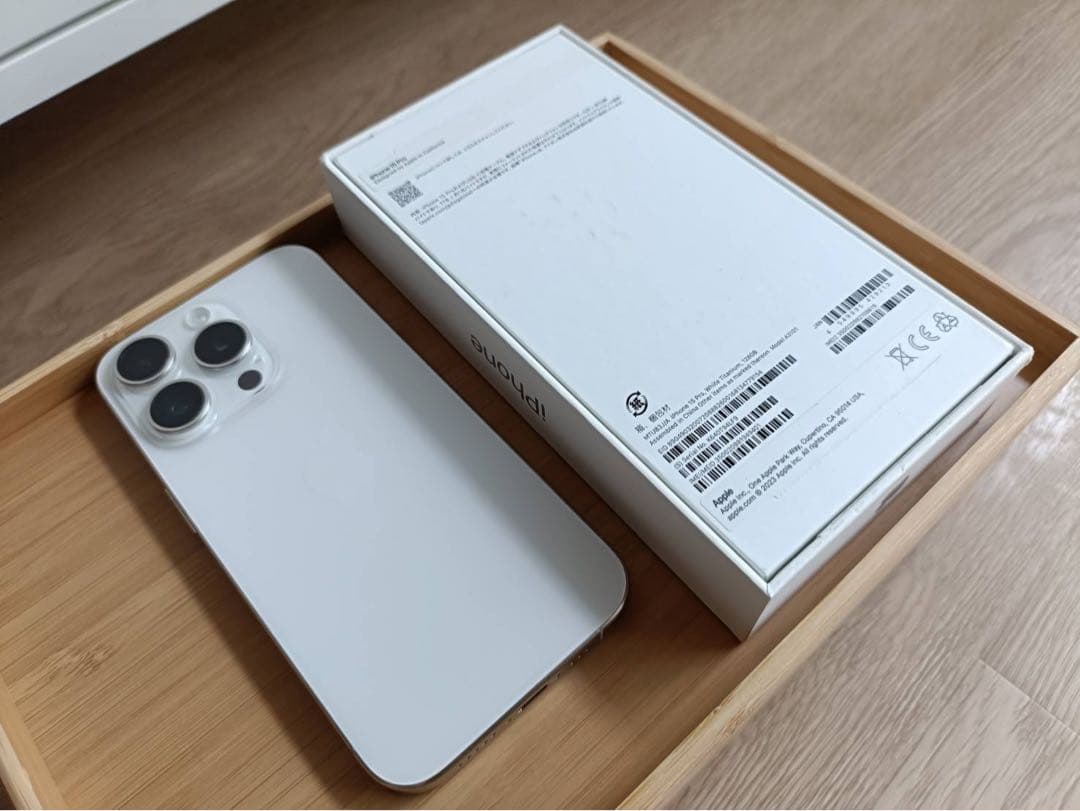 iPhone 15 Pro 128G ホワイトチタニウム