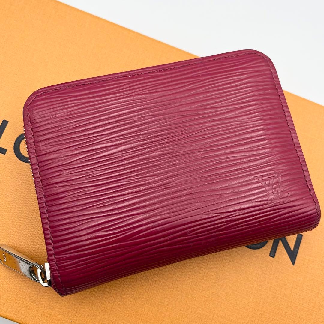 美品　ルイヴィトン　新型パース　小銭入れ　エピ　ラウンドファスナー　赤