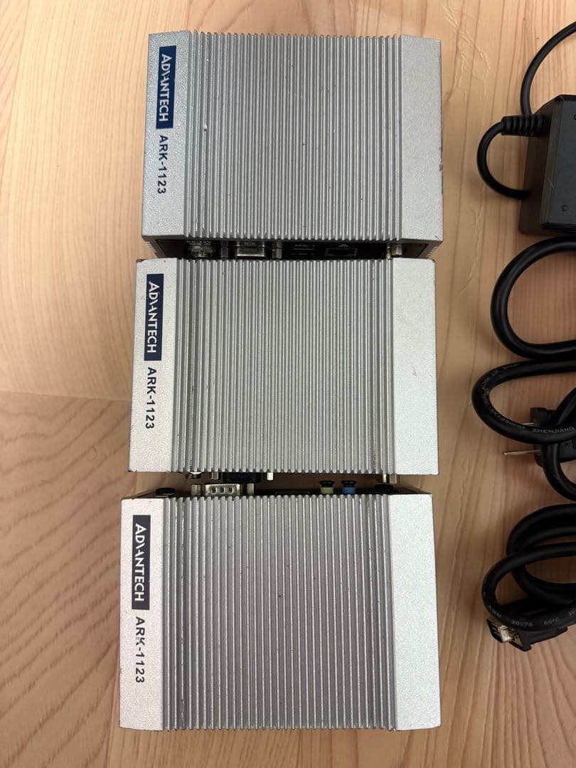 中古Advantech ARK-1123Cファンレス設計の産業用組込みPCセット