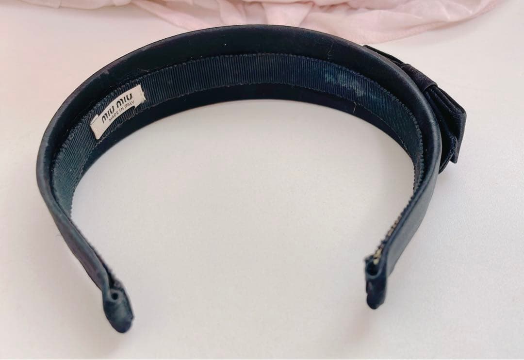 とこ　muumiu ミュウミュウ リボンカチューシャ　黒　プラダ