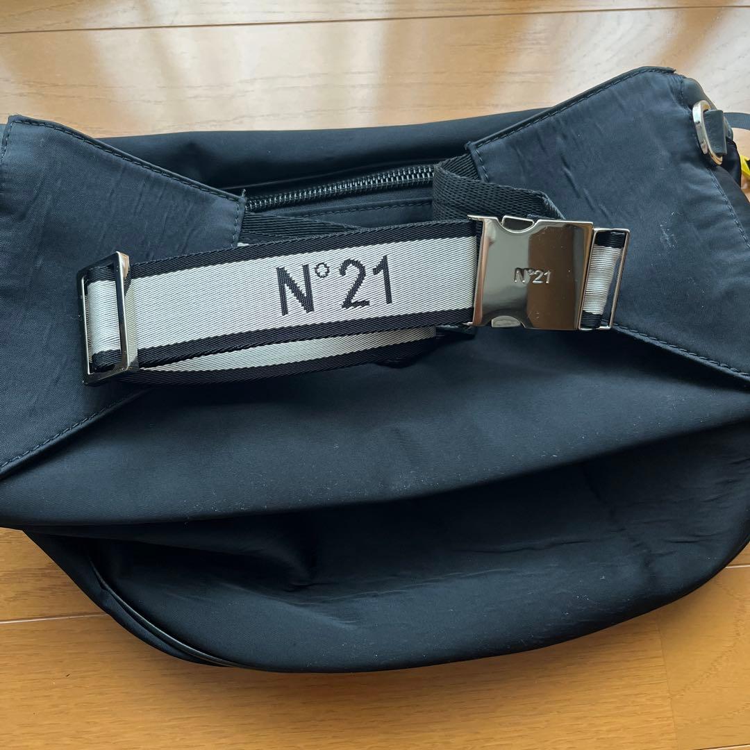 N°21 ブラック ボディバッグ　大容量