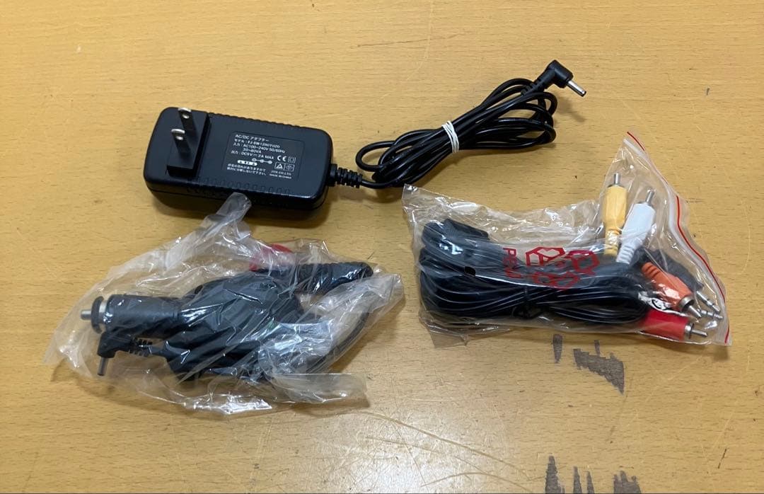 【ZOX/ゾックス】ポータブルDVDプレーヤー　DS-PP85E100 現状渡し