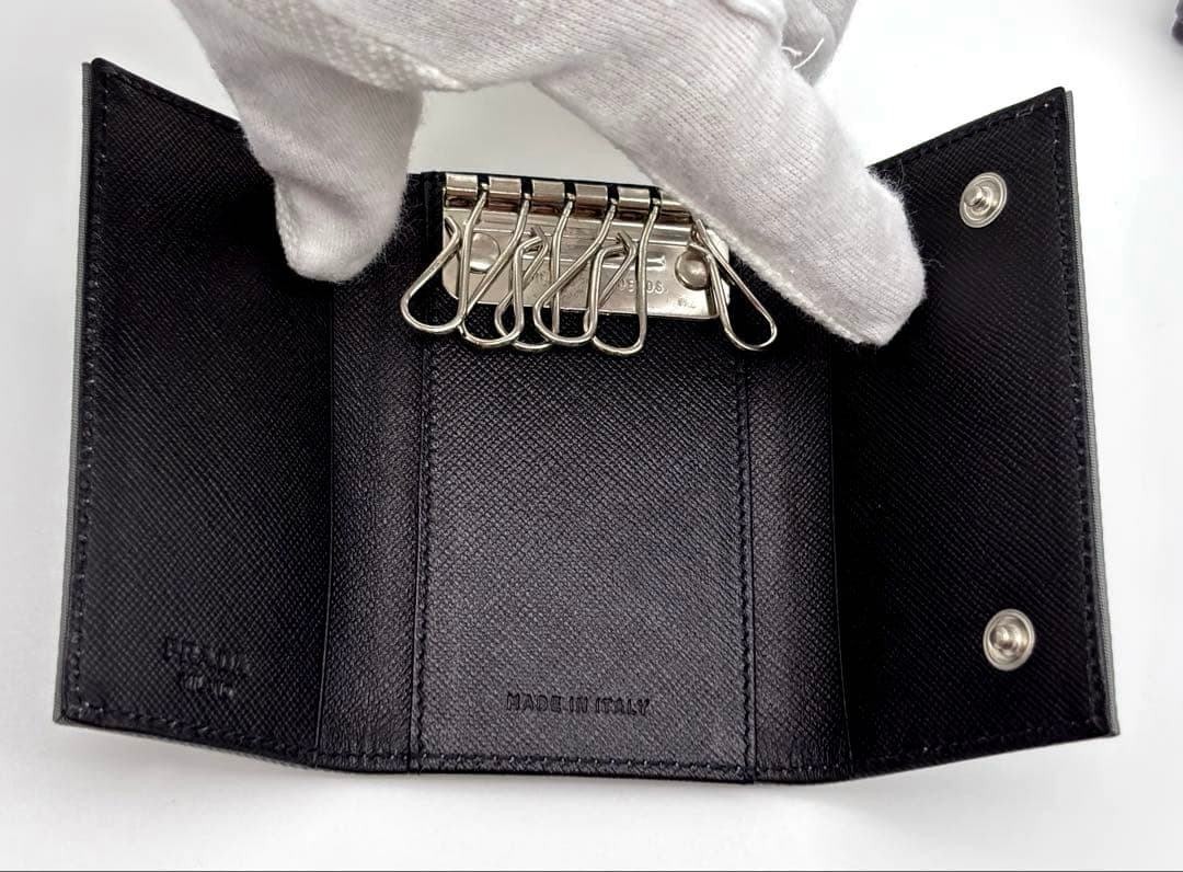 【箱付き未使用級】プラダ ６連 キーケース ナイロン×レザー 三角ロゴ グレー