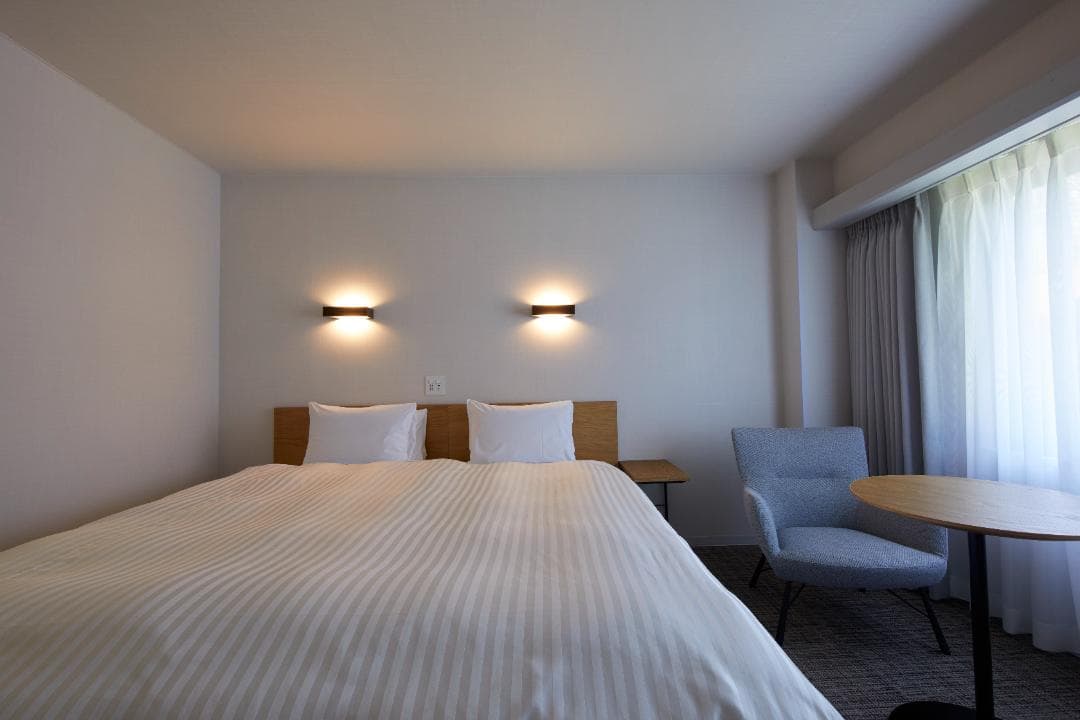 羽毛掛布団とデュベ風ストライプカバー2組（キングサイズ）K5