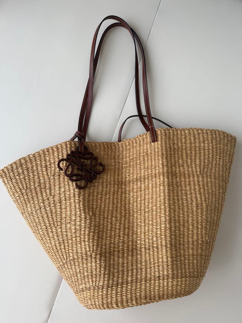 ま*ん様 LOEWE ロエベ シェルバスケットバッグ アナグラムチャーム