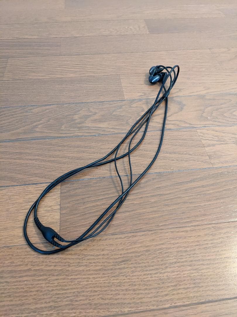 SHURE 高遮音性イヤホン 有線タイプ/SE215-K-A ブラック カナル型