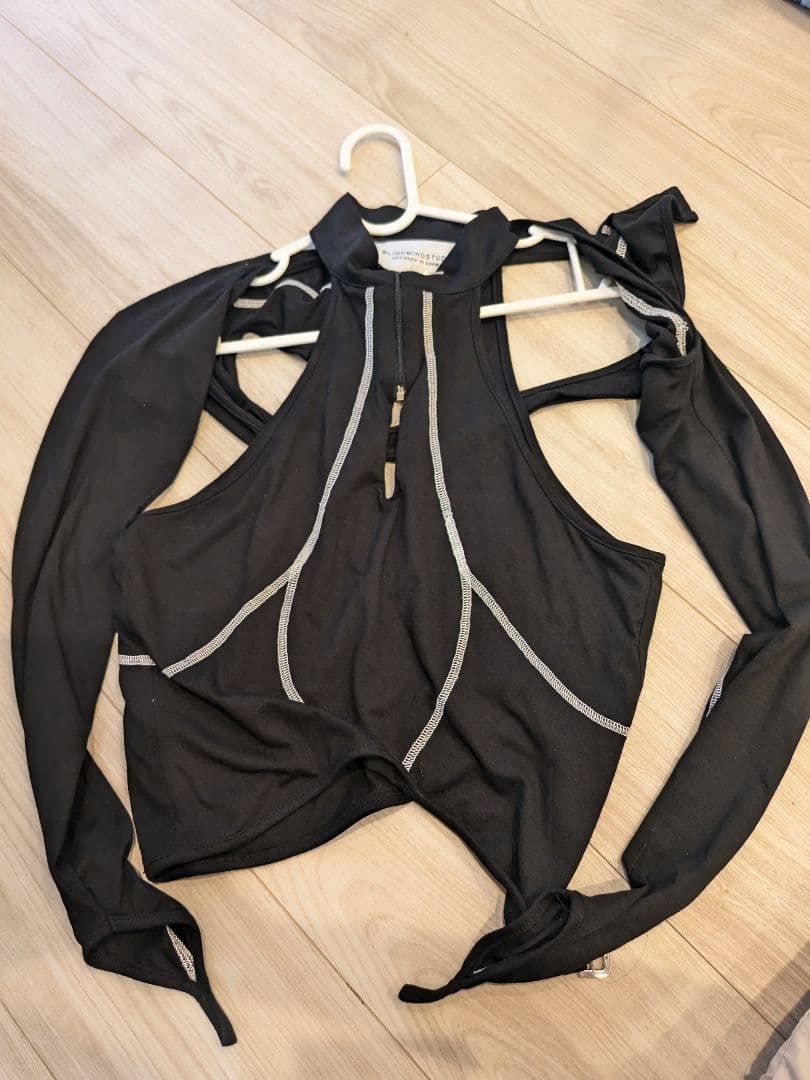 Blind Mind Studios カットアウトクロップドトップ 470