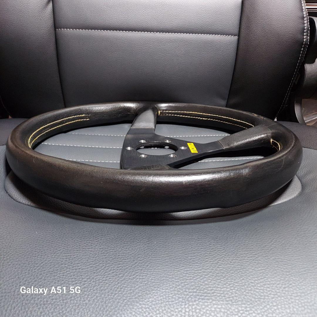 MOMO ステアリング 3スポーク ブラック