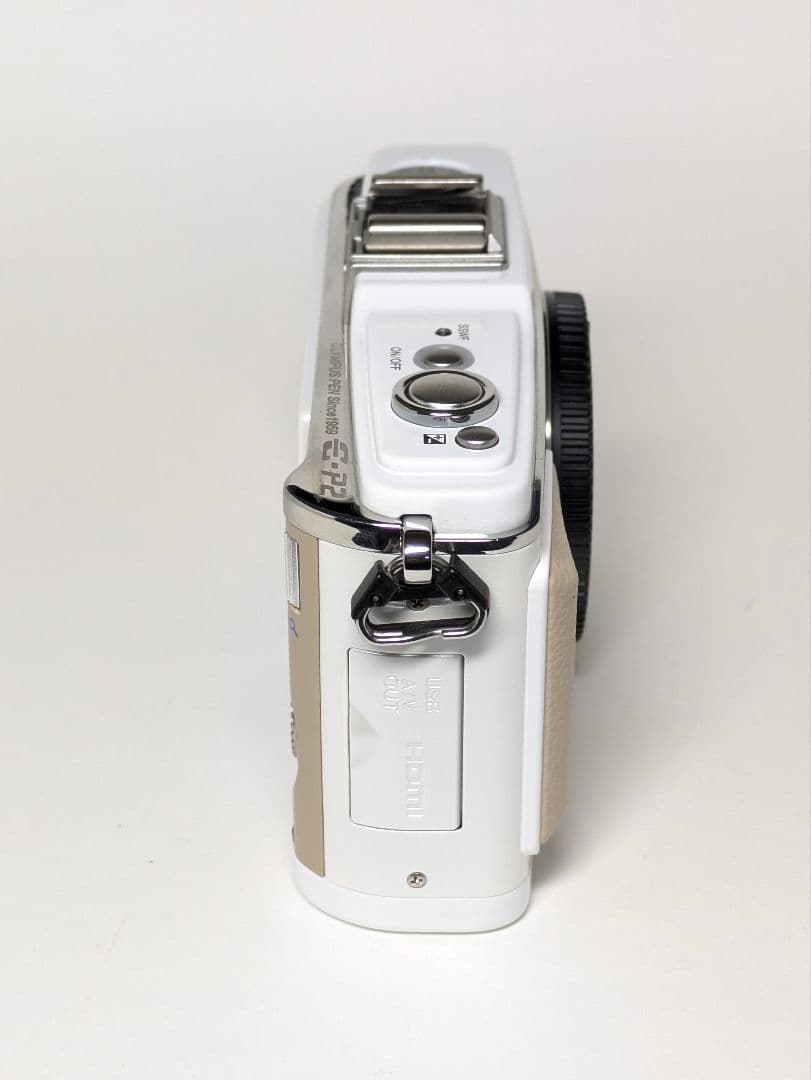 【美品】OLYMPUS ミラーレス一眼レフカメラ ホワイト