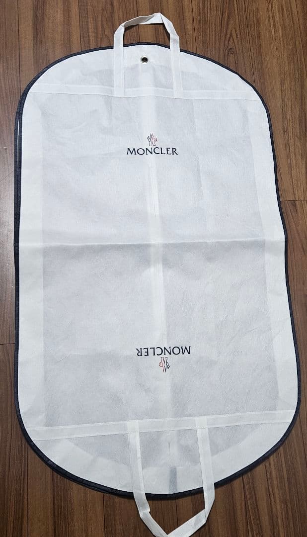 MONCLER 衣類カバー5枚とハンガー1本